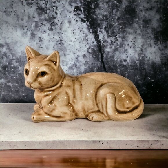 Vintage Porcelain Cat Figurine Made in Japan. Excellent Preowned Condition - Picture 1 of 12